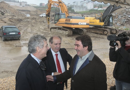 O alcalde mostra a súa “satisfacción” pola construción dos dous novos campos de fútbol de Visma, dos que gozarán máis de 5.000 nenos
